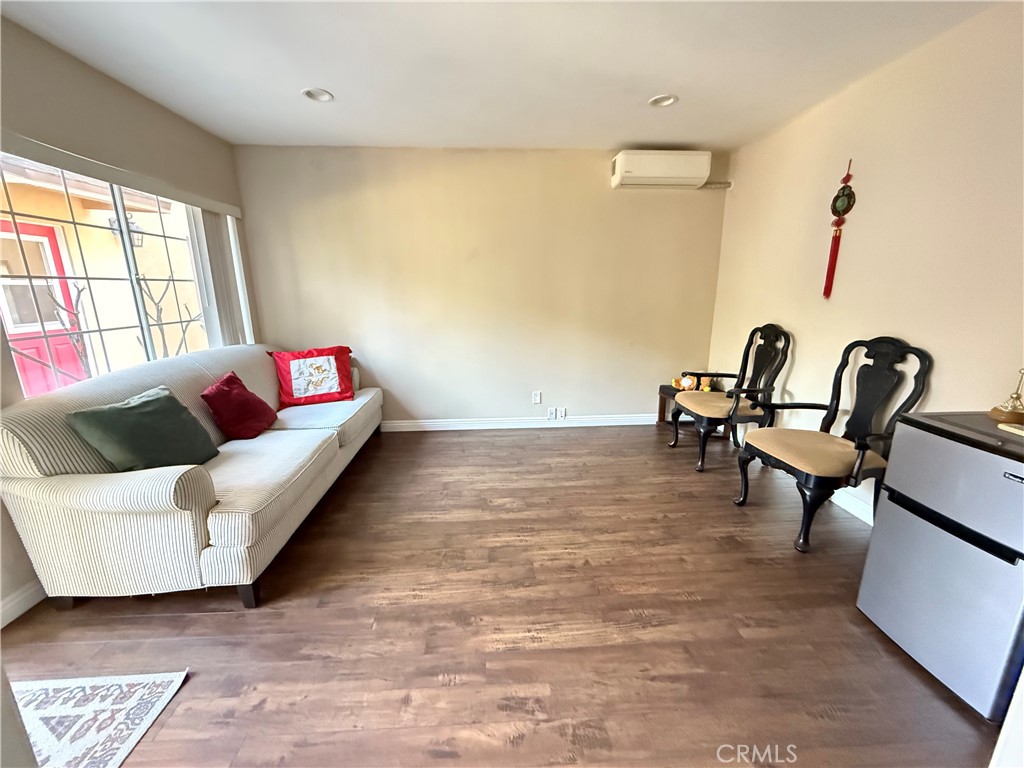 6046 N Willard Avenue