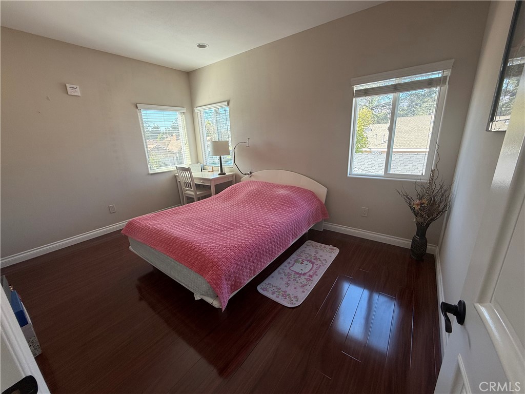 6046 N Willard Avenue