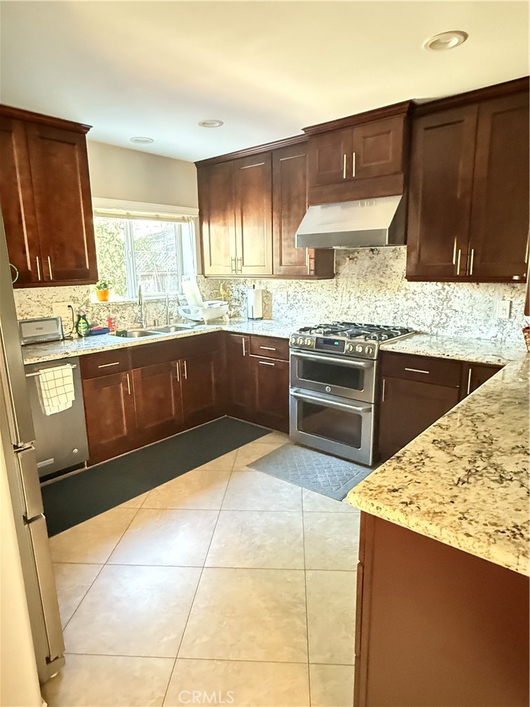 6046 N Willard Avenue