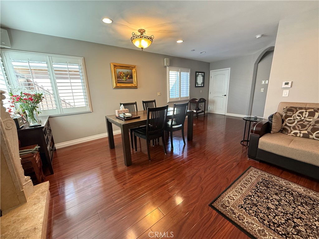 6046 N Willard Avenue