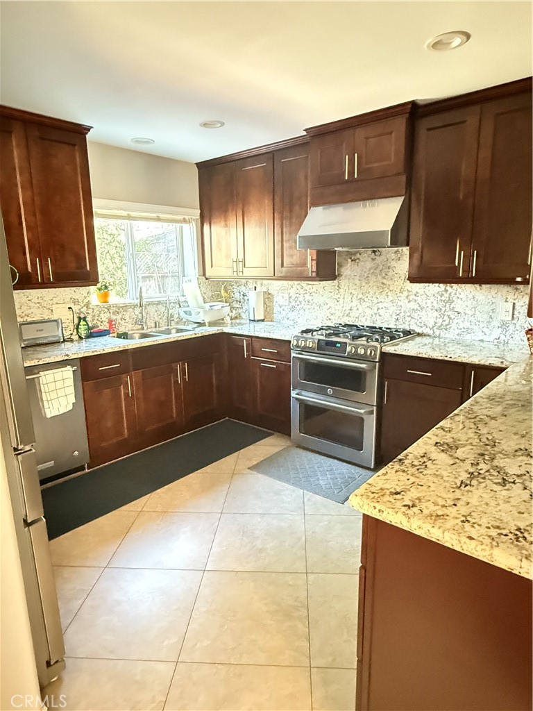 6046 N Willard Avenue