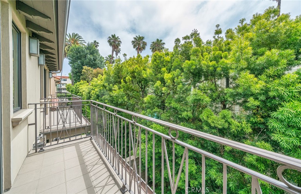 823 S Bundy Drive 110