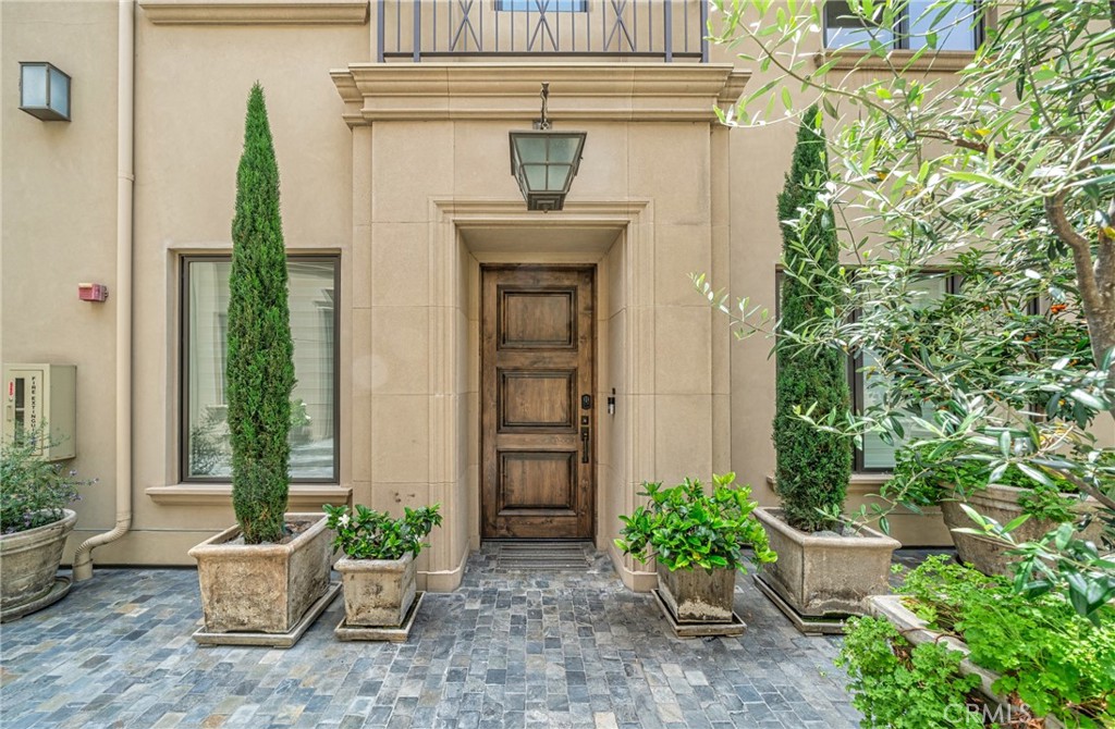 823 S Bundy Drive 110