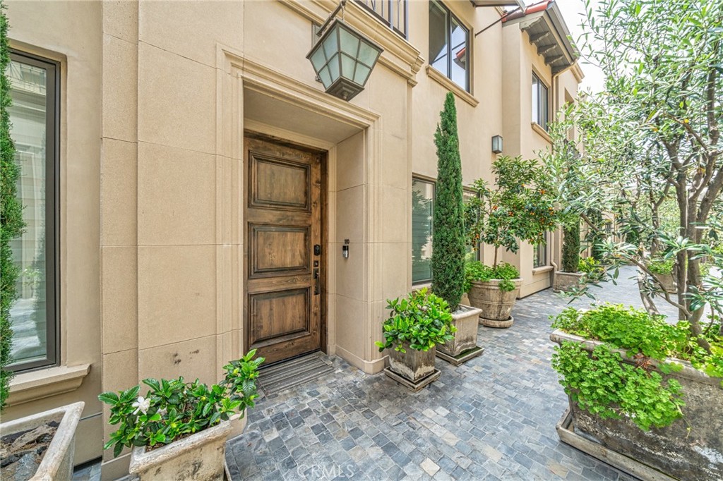 823 S Bundy Drive 110