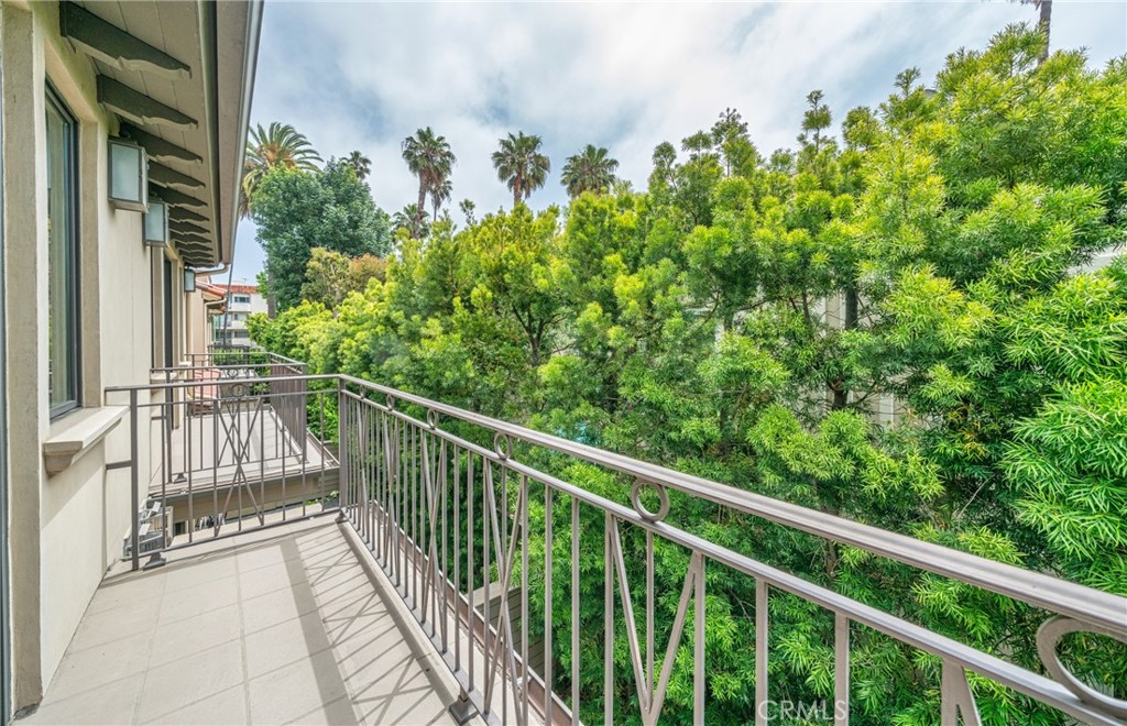 823 S Bundy Drive 110