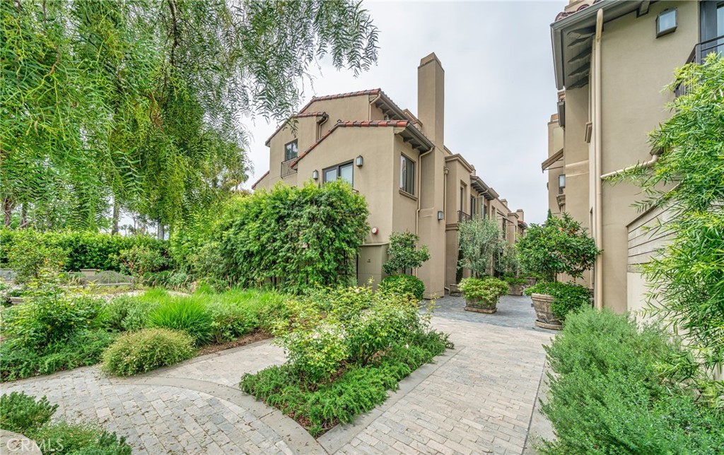 823 S Bundy Drive 110