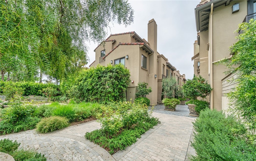 823 S Bundy Drive 110