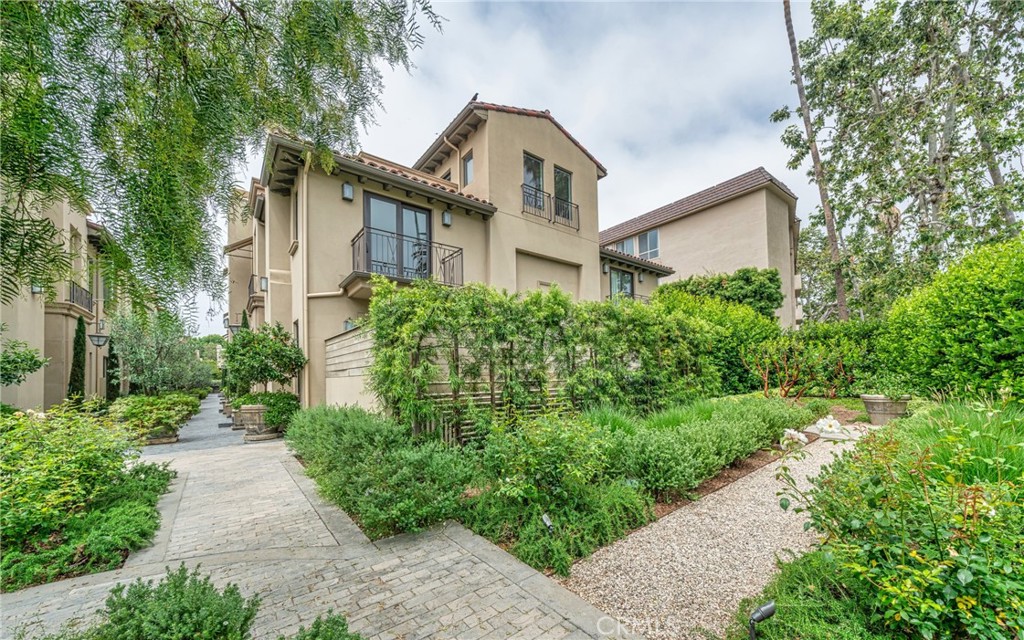 823 S Bundy Drive 110