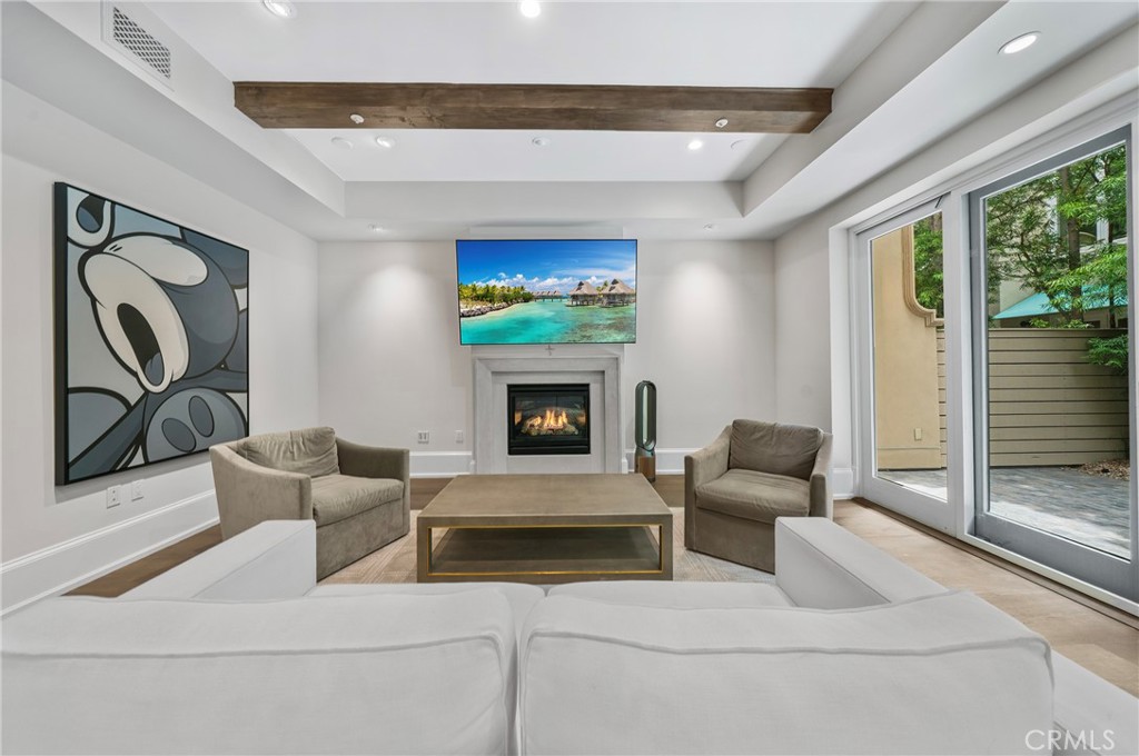 823 S Bundy Drive 110