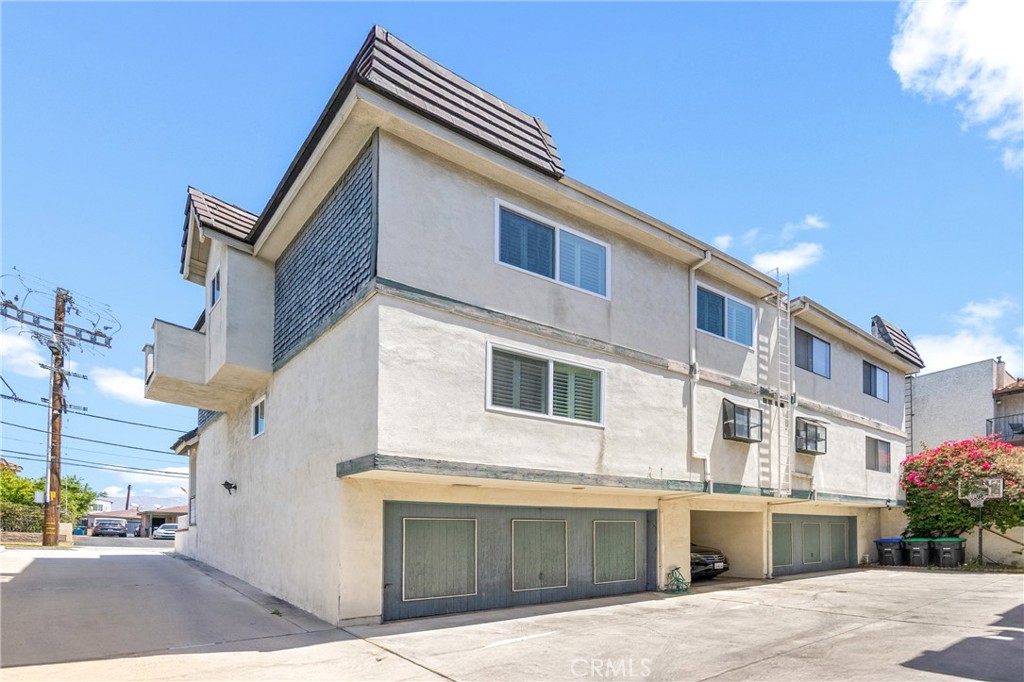 326 E Hellman Avenue B