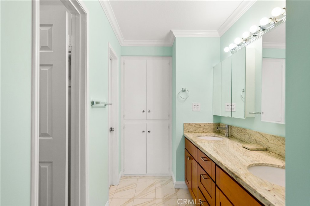 326 E Hellman Avenue B