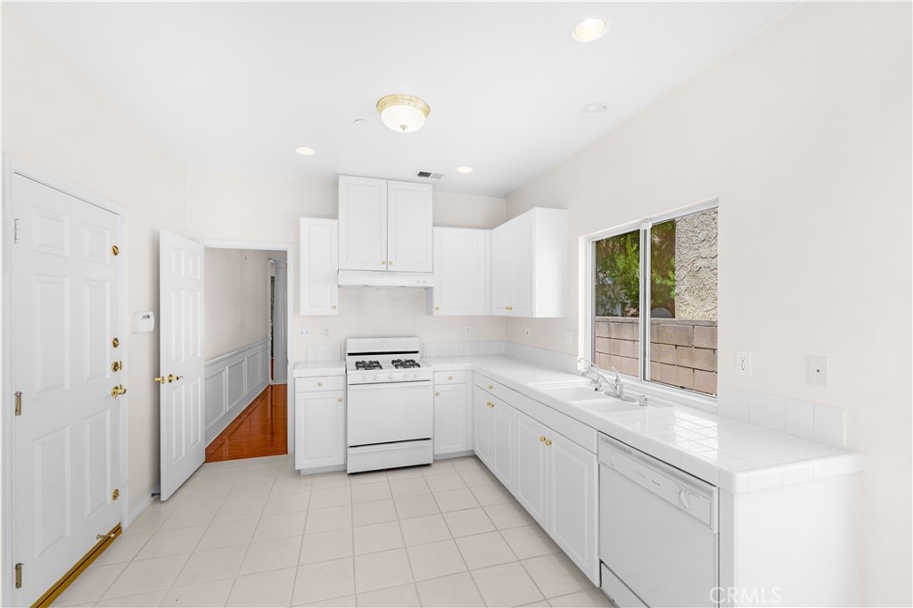 130 N Lincoln Avenue