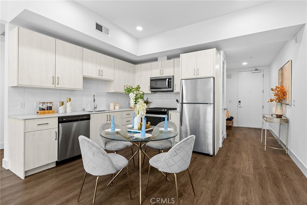 709 E Walnut Street 227