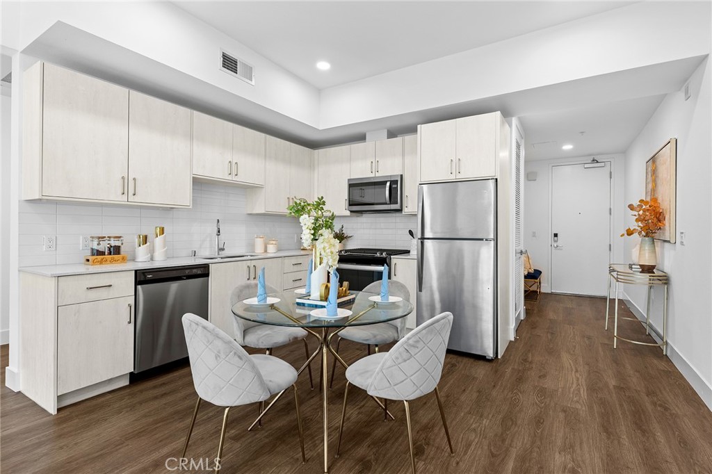 709 E Walnut Street 227