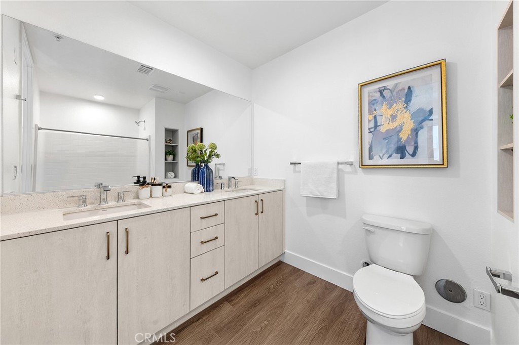 709 E Walnut Street 227