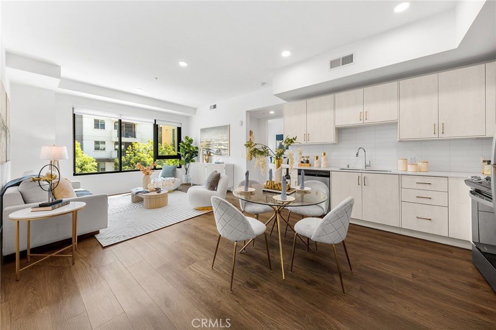 709 E Walnut Street 227