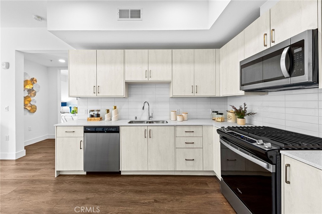 709 E Walnut Street 227
