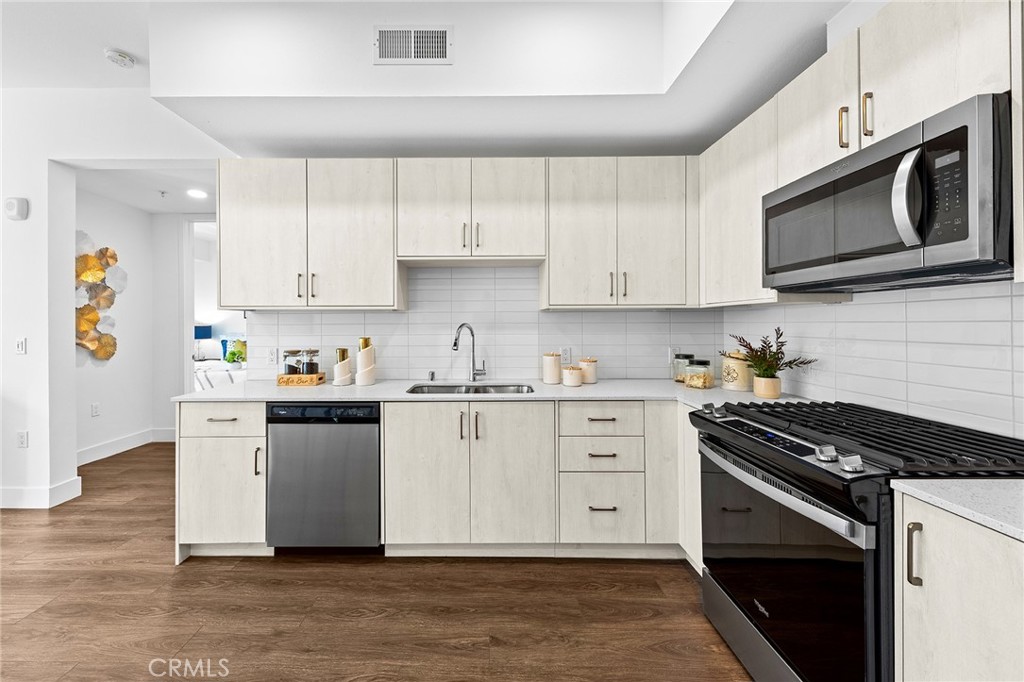 709 E Walnut Street 227