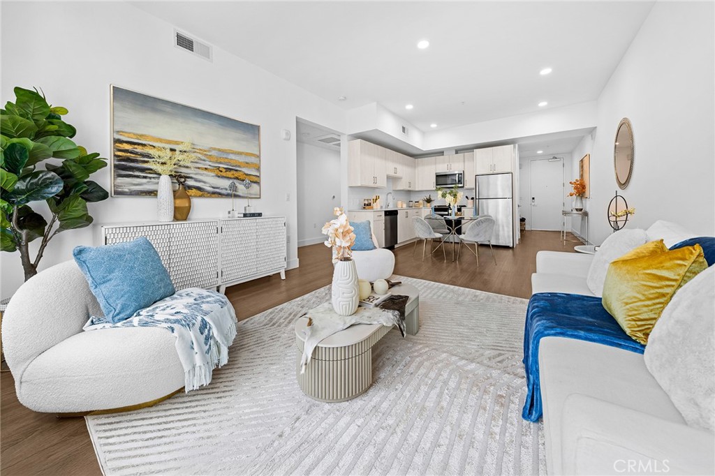 709 E Walnut Street 227