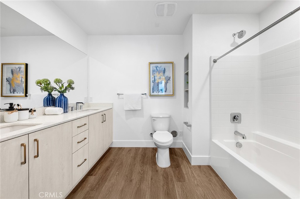 709 E Walnut Street 227