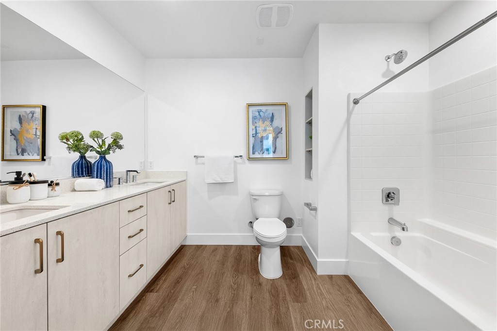 709 E Walnut Street 227