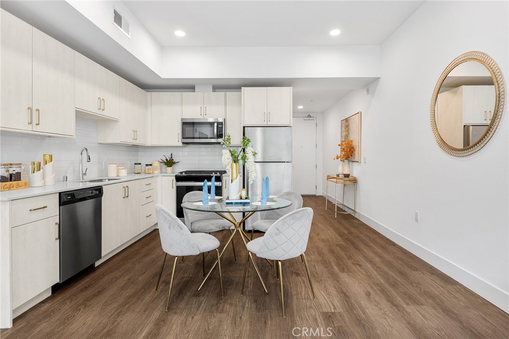 709 E Walnut Street 227