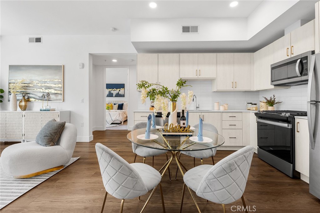 709 E Walnut Street 227