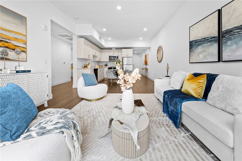 709 E Walnut Street 227