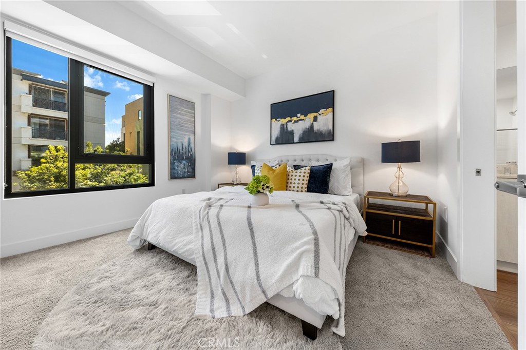 709 E Walnut Street 227