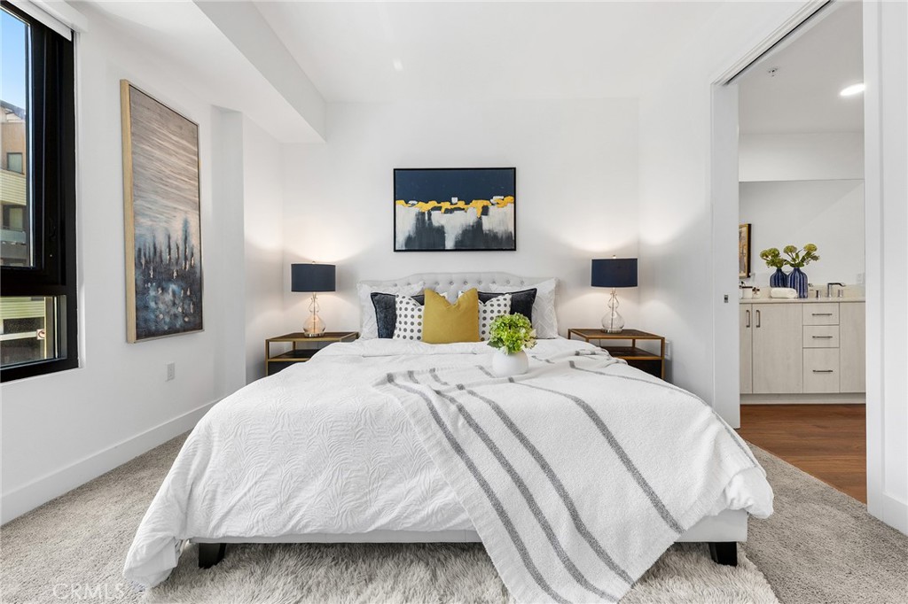 709 E Walnut Street 227