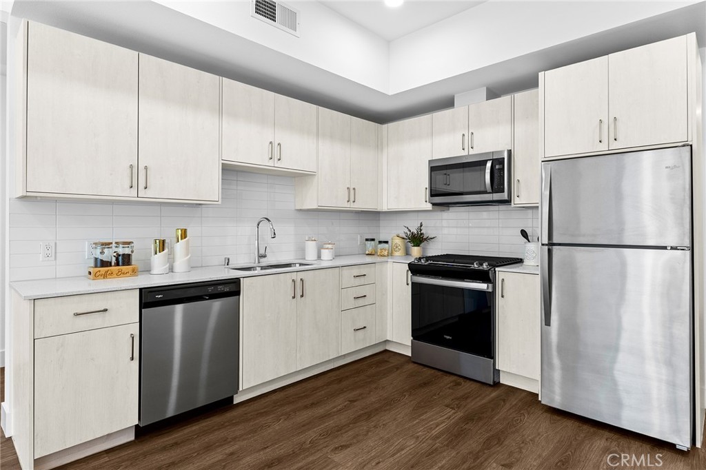709 E Walnut Street 227