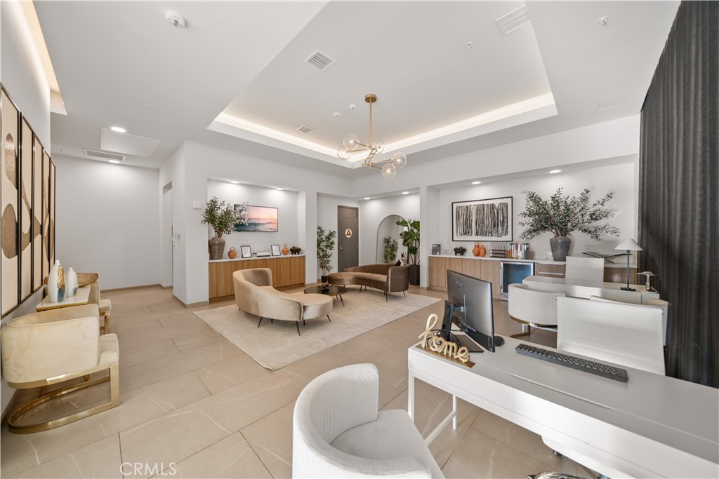 709 E Walnut Street 219