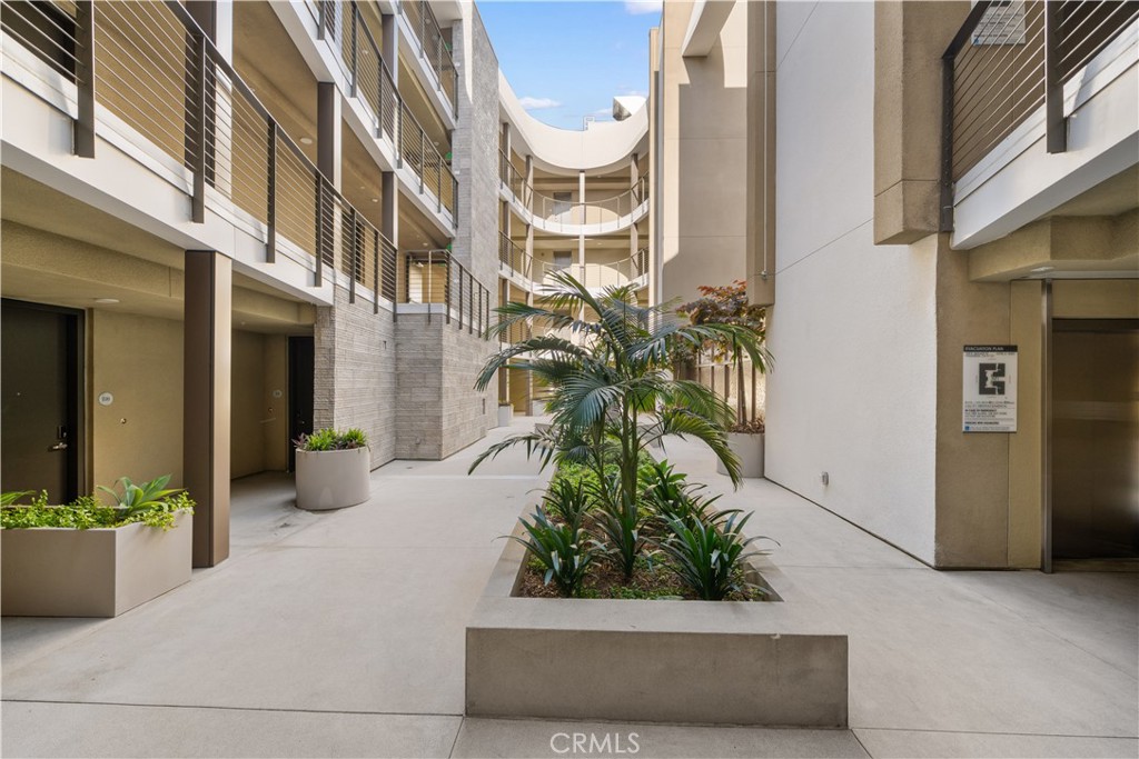 709 E Walnut Street 219