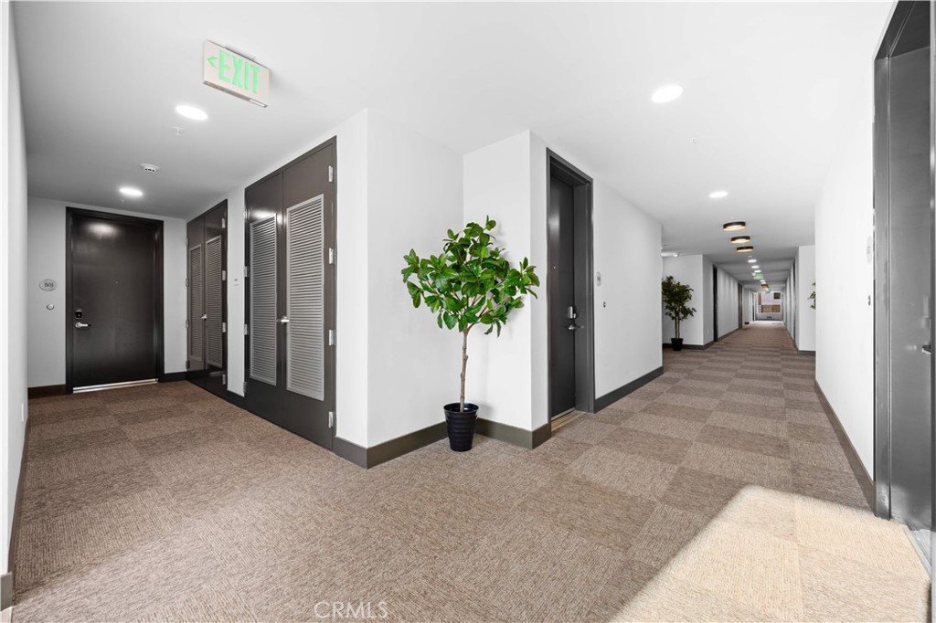 709 E Walnut Street 219