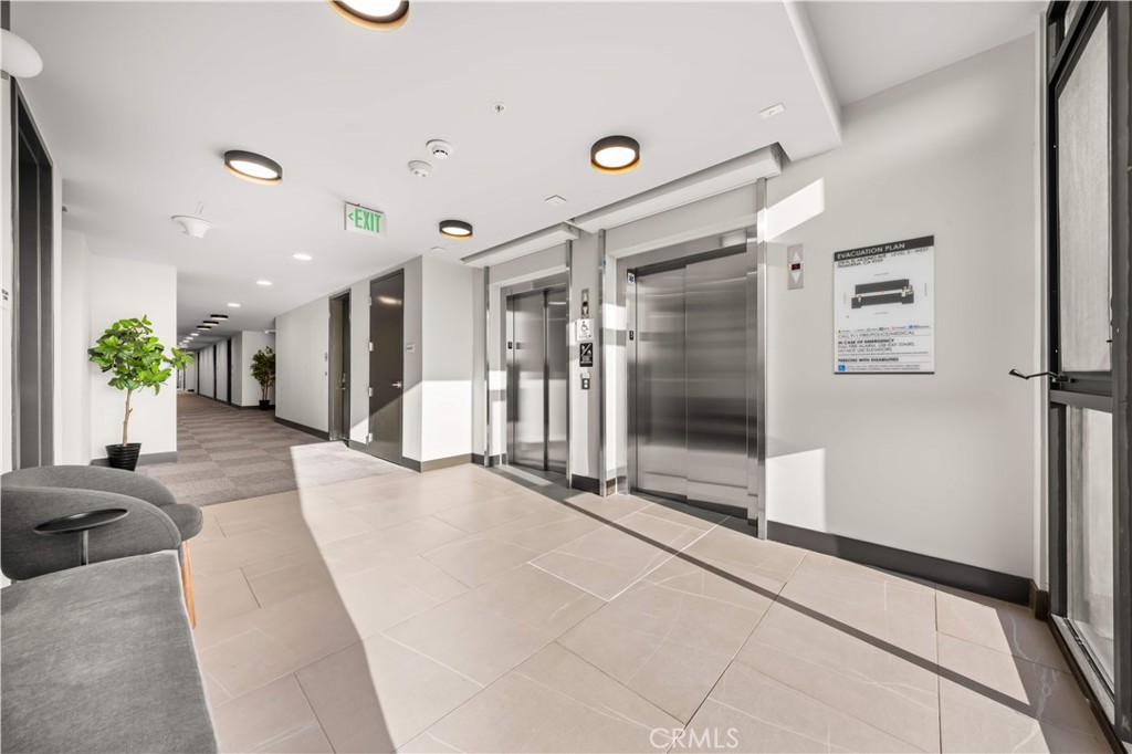 709 E Walnut Street 219