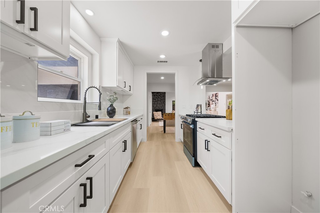 21011 La Salle Avenue