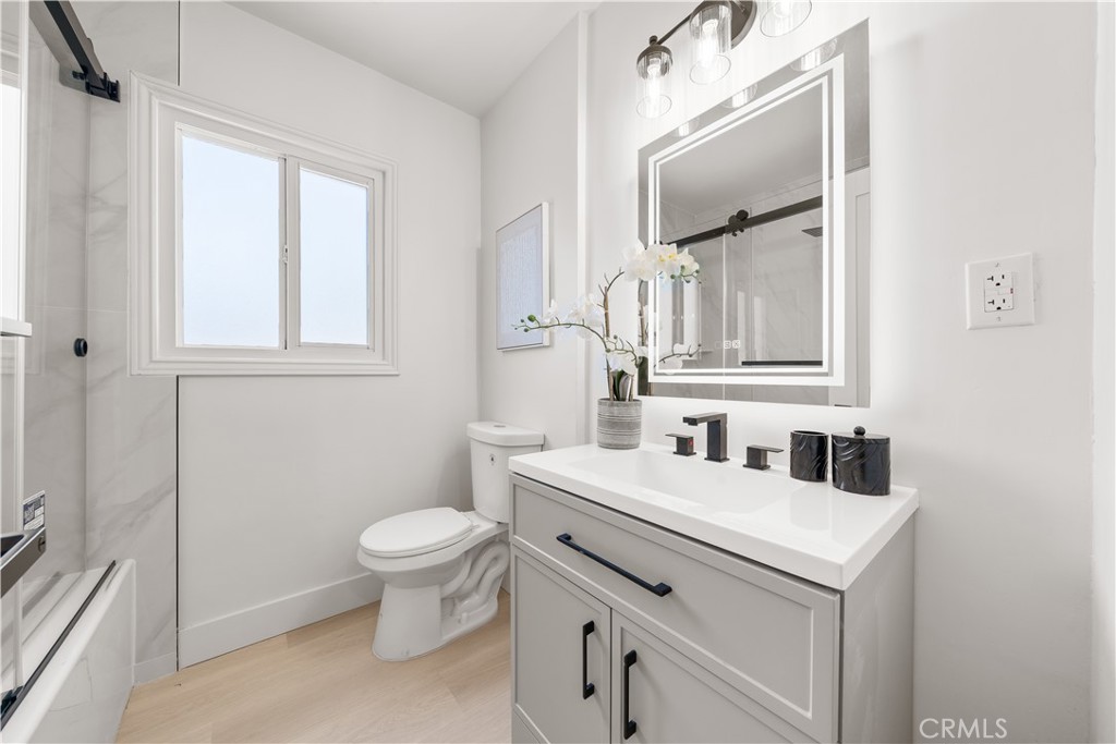 21011 La Salle Avenue