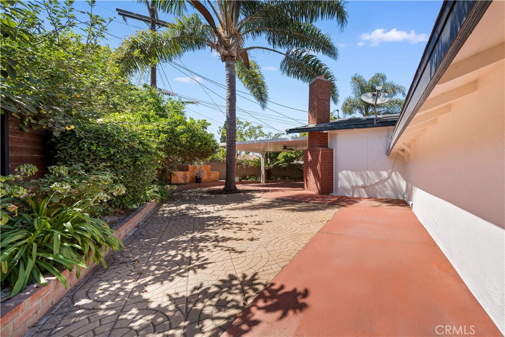 21011 La Salle Avenue