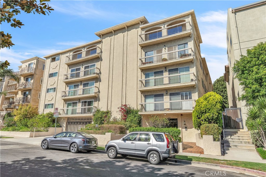 2318 Fox Hill 213
