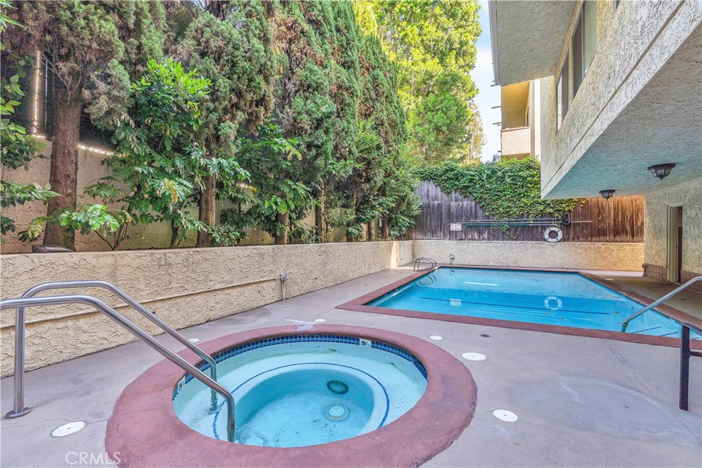 2318 Fox Hill 213