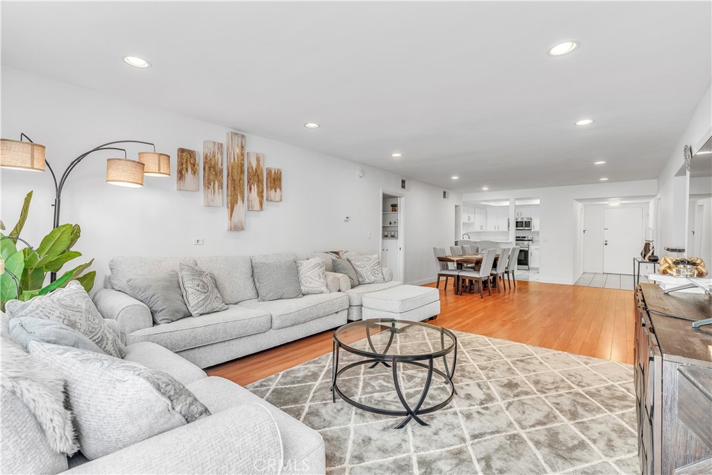 2318 Fox Hill 213
