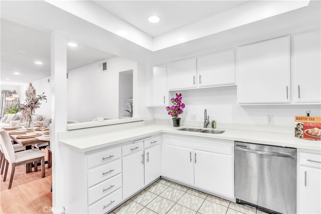 2318 Fox Hill 213