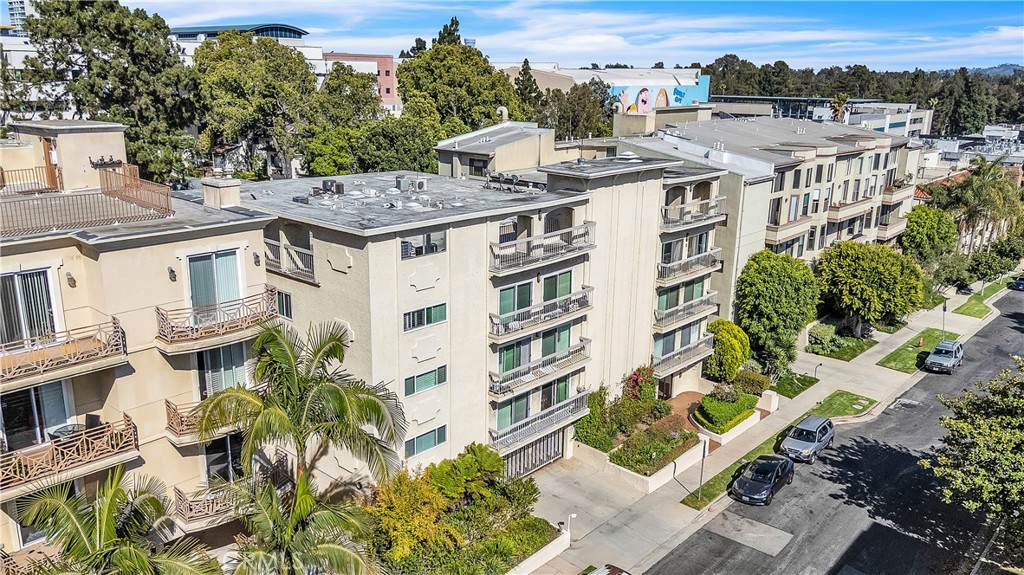 2318 Fox Hill 213