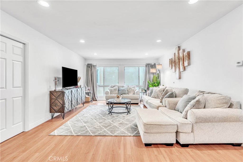 2318 Fox Hill 213