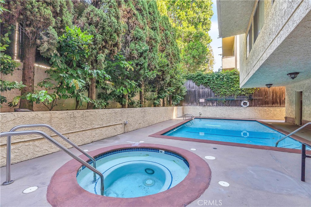 2318 Fox Hill 213