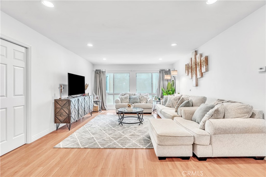 2318 Fox Hill 213