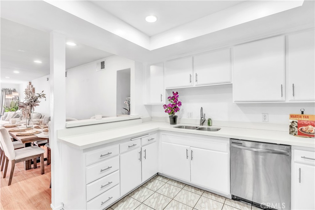 2318 Fox Hill 213