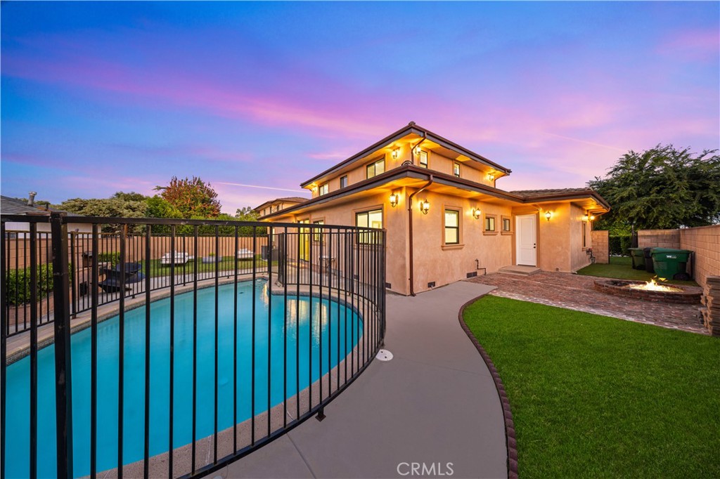 185 W Palm Drive