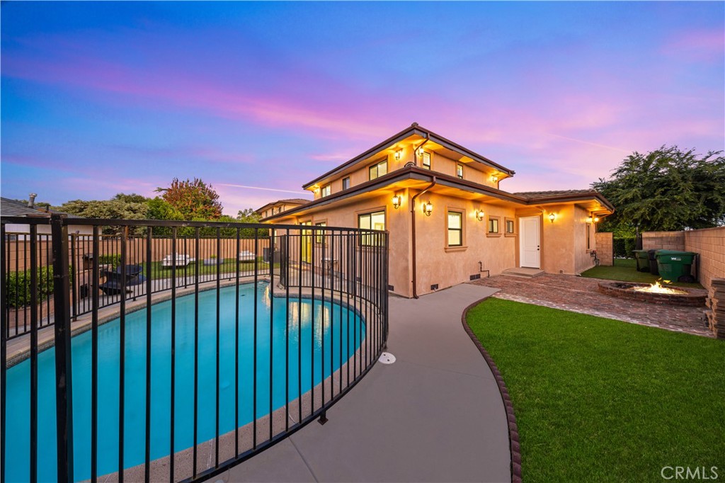 185 W Palm Drive