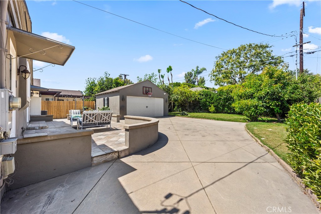 2205 Las Lunas Street